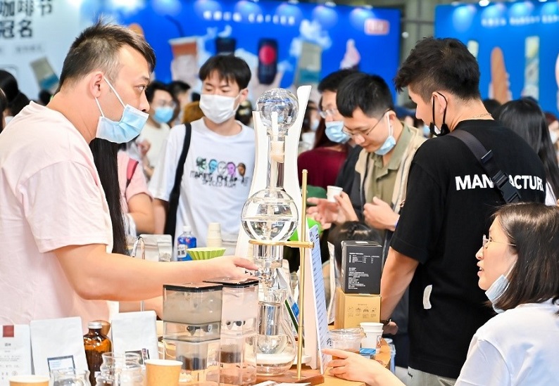 2026年杭州咖啡节-杭州咖啡展CAFEEX参展商与海外采购商展台洽谈现场