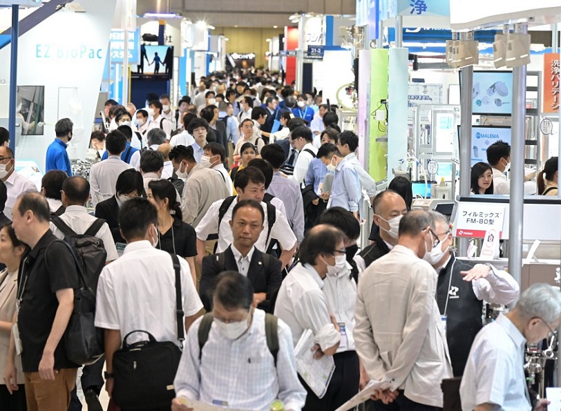 2026年日本大阪生物及制药展览会INTERPHEX Week展馆现场，专业观众参观实况