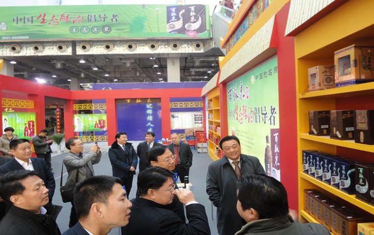 2026年山东糖酒会-山东糖酒食品交易会Jinan Sugar and Wine Fair参展商与海外采购商展台洽谈现场
