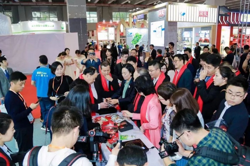 2026年广州国际调味品及食品配料展-中国调味品展CFE参展商与海外采购商展台洽谈现场
