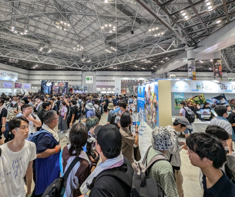 2026年日本东京国际冬季漫画展ComiketComic Market展馆现场,专业观众参观实况