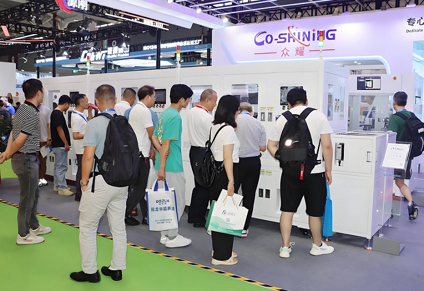 2026年上海国际连接器产业展览会EConnector展馆现场，专业观众参观实况