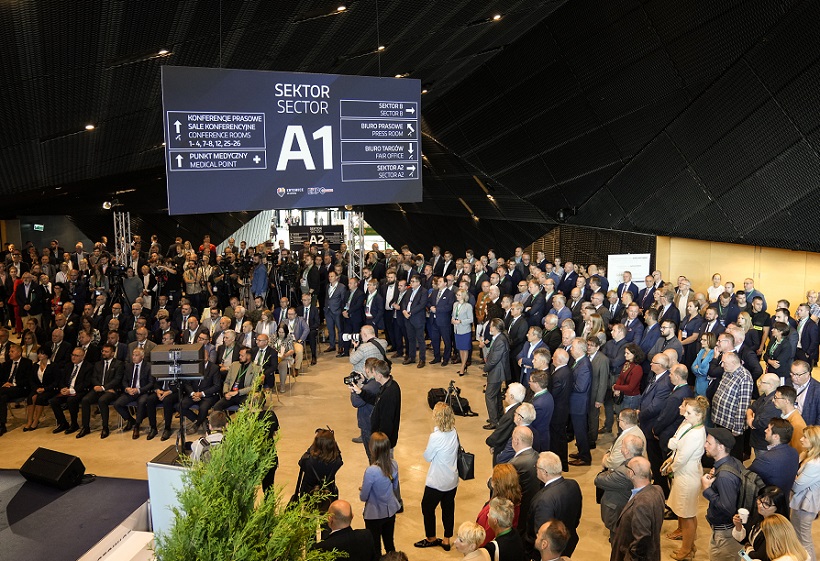 2026年波兰工程机械、矿业展览会EXPO KATOWICE展馆现场，专业观众参观实况