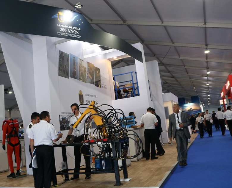2026年智利国际海军防务展览会EXPONAVAL展馆现场,专业观众参观实况