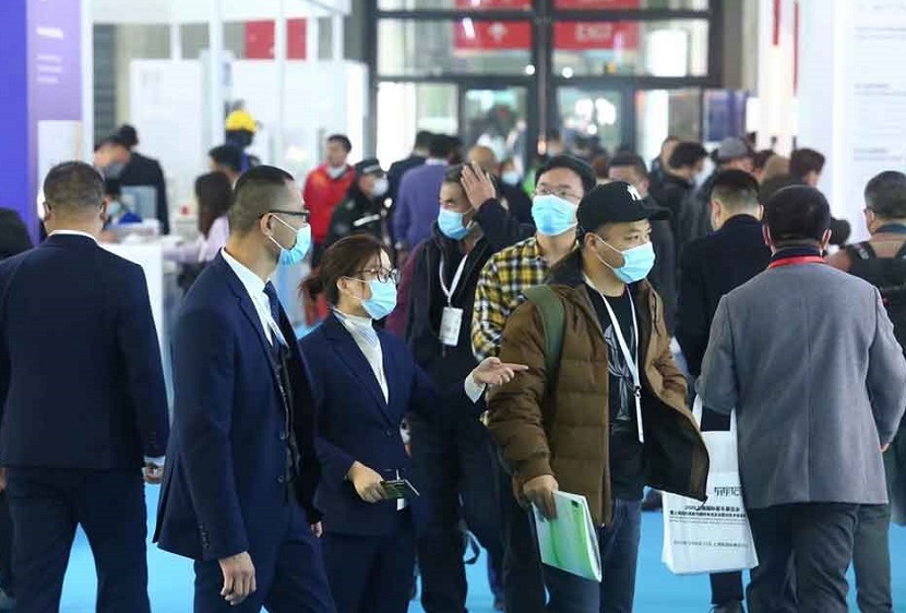 2026年上海亚洲过滤与分离工业展览会FSA展馆现场,专业观众参观实况