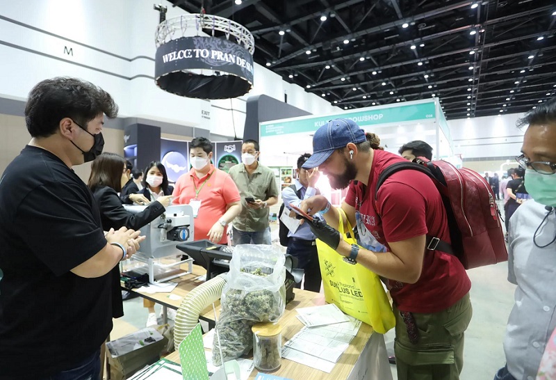 2026年泰国曼谷大麻展-亚洲国际大麻论坛AIHEFAsia International Hemp Expo & Forum参展商与海外采购商展台洽谈现场