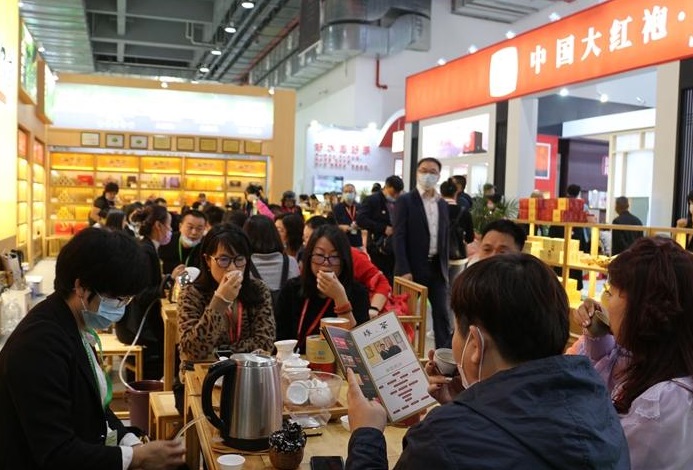 2026年武汉国际茶产业展-武汉茶博会TEAEXPO参展商与海外采购商展台洽谈现场