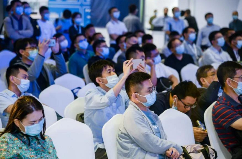 2026年EESA上海储能峰会EESA展会现场产品演示与行业交流活动
