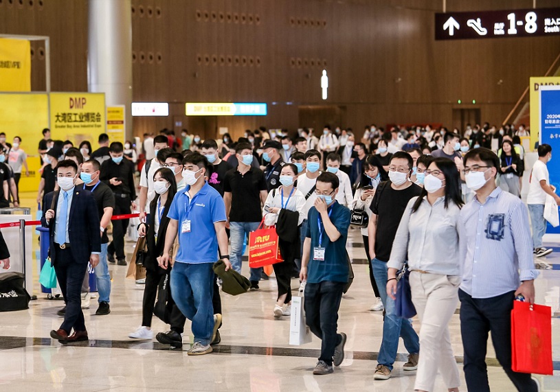 2026年深圳3D打印智能装备展览会DME参展商与海外采购商展台洽谈现场