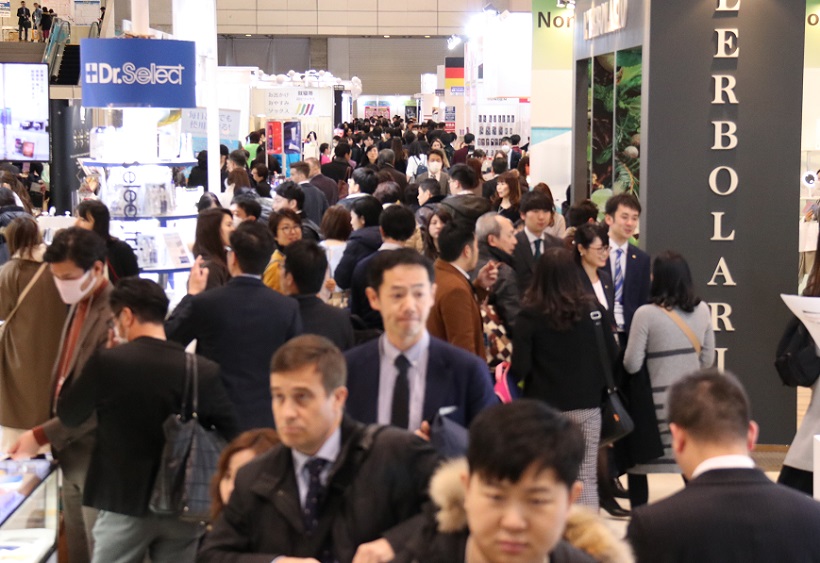 2026年日本大阪美容、化妆品展览会COSME OSAKA参展商与海外采购商展台洽谈现场