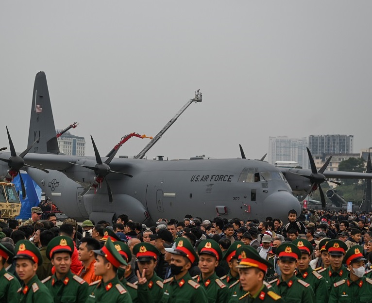 2026年越南国际防务展览会Vietnam Defence Expo参展商与海外采购商展台洽谈现场