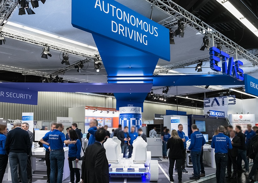 2027年德国纽伦堡嵌入式展览会Embedded World参展商与海外采购商展台洽谈现场
