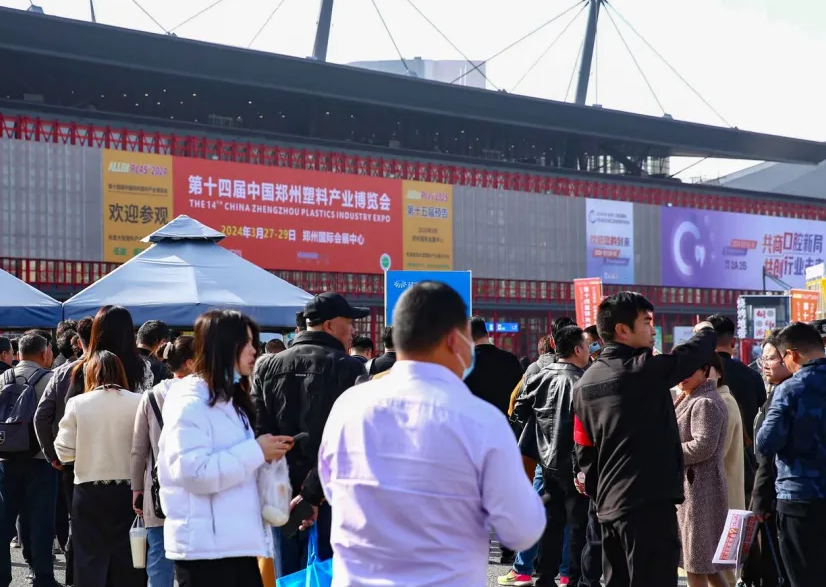 2027年郑州塑料产业展览会AllinPlas展馆现场，专业观众参观实况