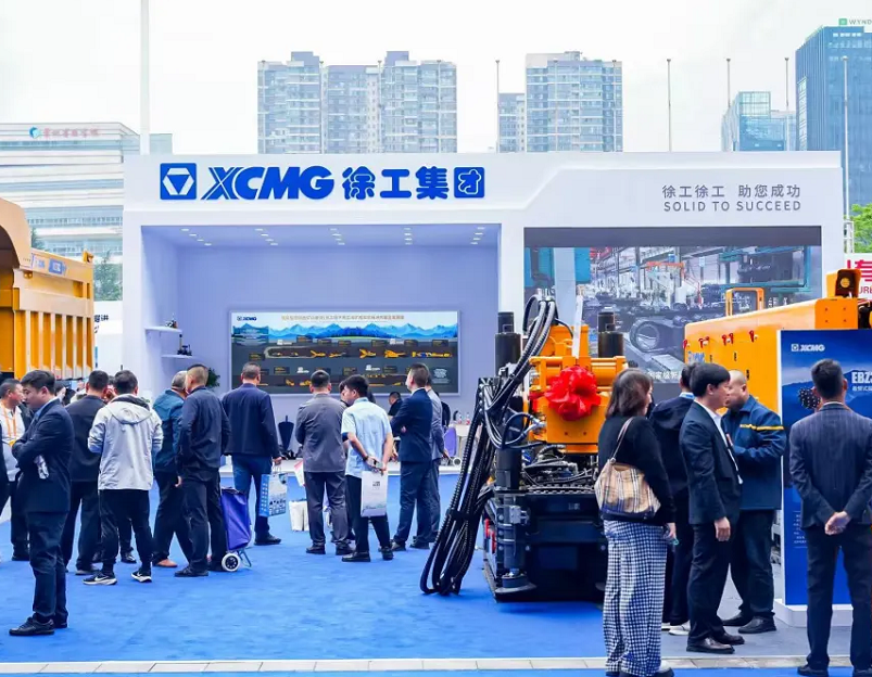 2027年中国贵州国际能源产业博览交易会GUI ZHOU ENERGY EXPO展馆现场,专业观众参观实况