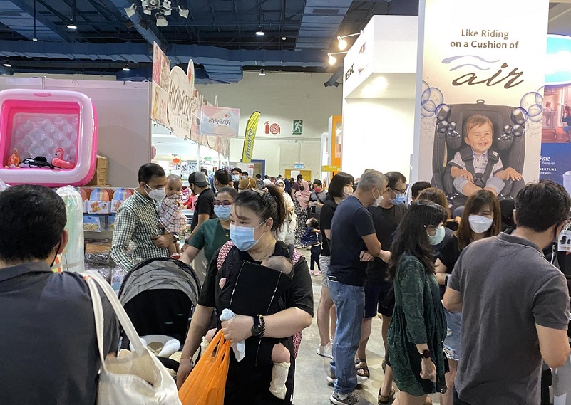 2026年印尼玩具及孕婴童用品展览会FOMBEX Expo参展商与海外采购商展台洽谈现场