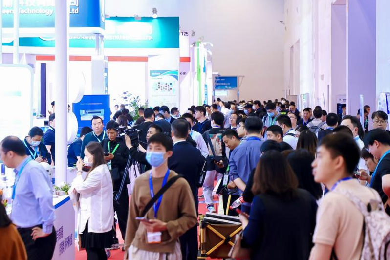 2027年中国(北京)国际科学仪器及实验室装备展CISILE参展商与海外采购商展台洽谈现场