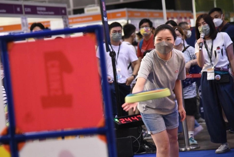 2027年香港运动休闲户外露营用品展览会Hong Kong Sports and Leisure Expo参展商与海外采购商展台洽谈现场