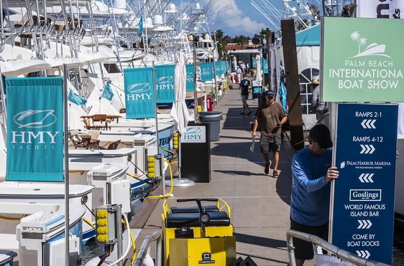 2027年美国佛罗里达游艇展览会PBIBSPalm Beach International Boat Show展馆现场，专业观众参观实况