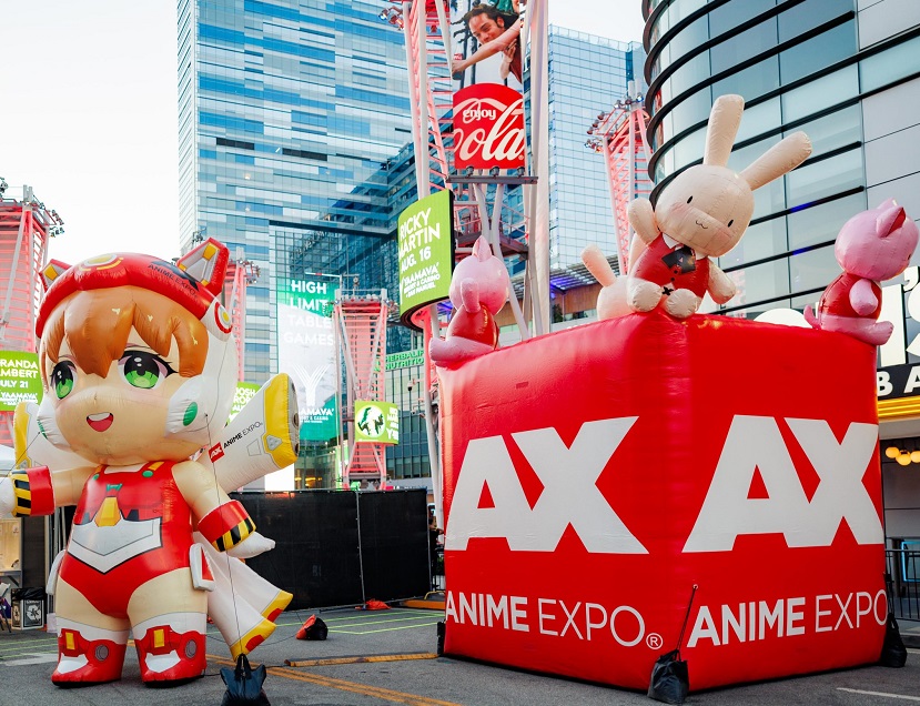 2027年美国洛杉矶动漫展览会ANIME EXPO展馆现场,专业观众参观实况