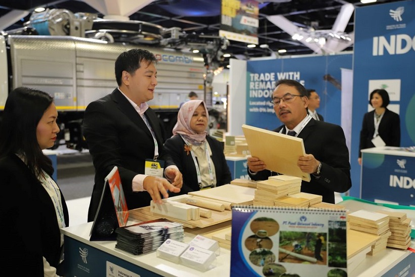 2027年印尼雅加达化工展览会CHEMICAL INDONESIA参展商与海外采购商展台洽谈现场