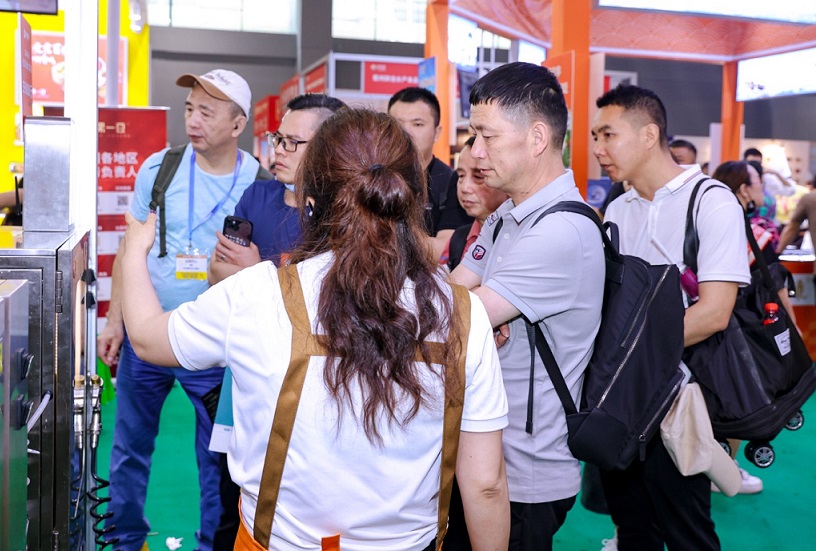 2027年广州火锅食材用品展览会CRE展馆现场,专业观众参观实况