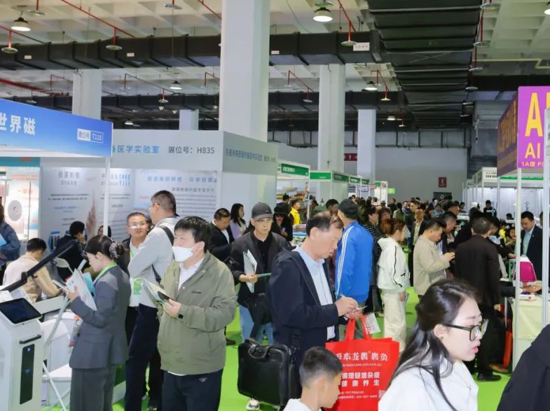 2027年中国上海国际健康产业博览会-世博威健博会CIHIE参展商与海外采购商展台洽谈现场