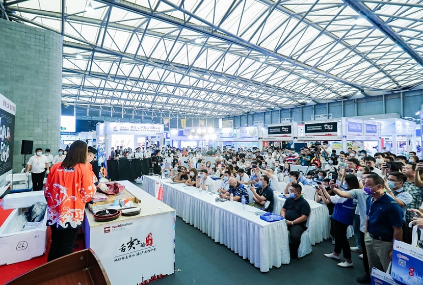 2027年上海国际渔业展-上海渔博会World Seafood Shanghai展馆现场，专业观众参观实况