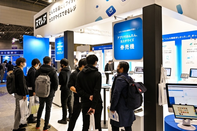 2027年日本东京零售展览会RETAILTECH JAPAN参展商与海外采购商展台洽谈现场