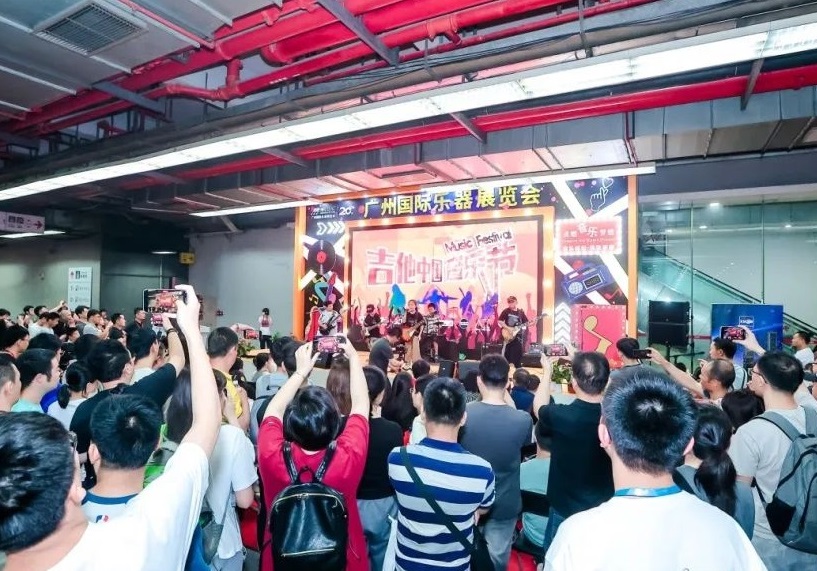 2027年广州国际乐器展览会Music Guangzhou展馆现场，专业观众参观实况
