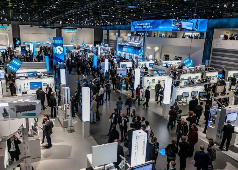 2027年意大利帕尔马工业自动化展览会SPS Italia展馆现场,专业观众参观实况