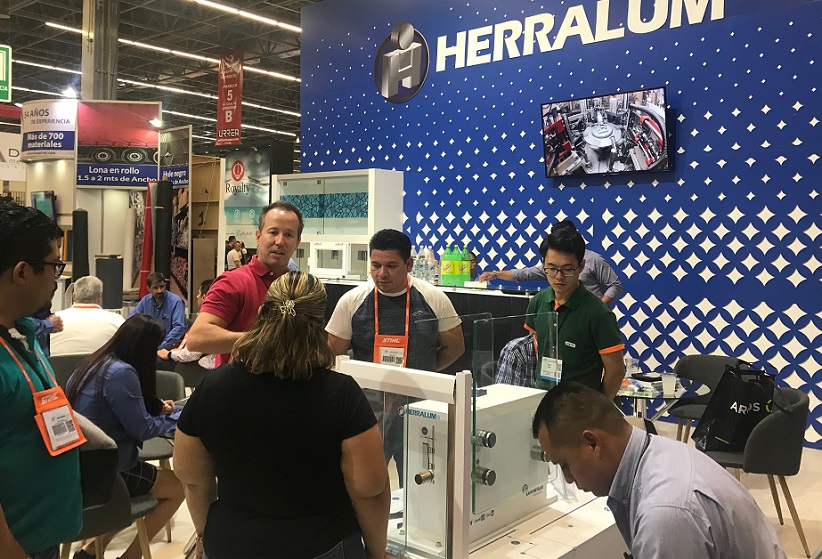 2027年加拿大玻璃及门窗幕墙展览会Glasstech Canada行业机械设备展品展台实拍