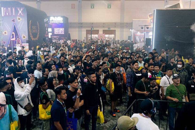 2025年印尼雅加达电子烟展览会Vape Fair参展商与海外采购商展台洽谈现场