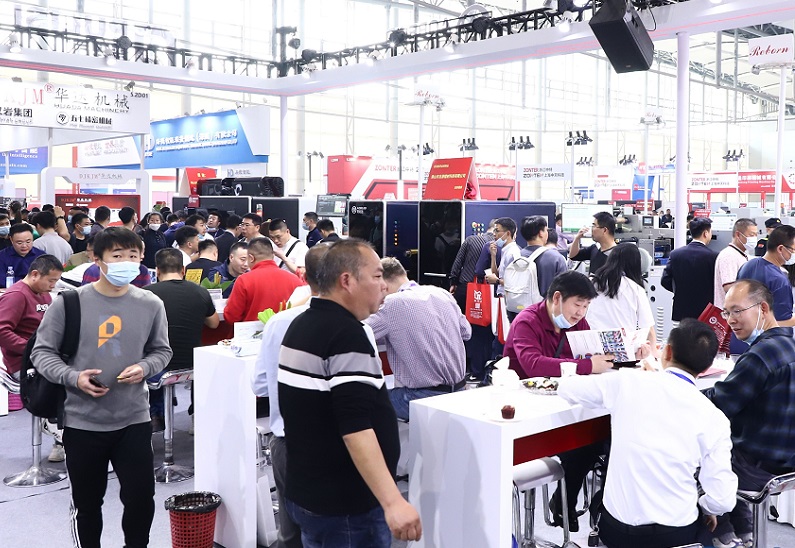 2027年广州华南国际印刷工业展览会Printing South China参展商与海外采购商展台洽谈现场