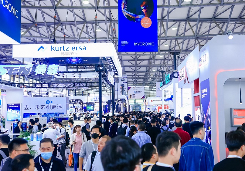 2027年慕尼黑上海电子生产设备展览会Productronica China展馆现场，专业观众参观实况