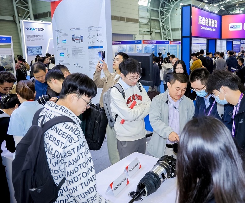 2027年上海国际新能源汽车热管理技术展ATC展馆现场，专业观众参观实况