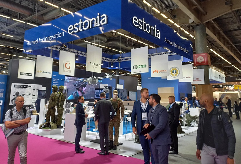 2028年法国巴黎国防军警防务展览会Eurosatory展馆现场,专业观众参观实况
