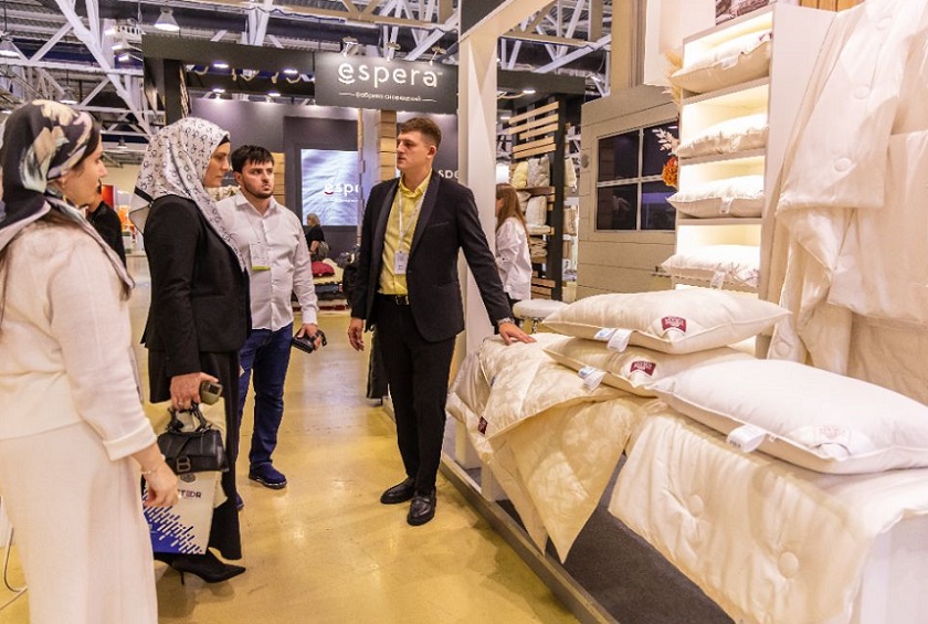 2027年俄罗斯莫斯科家纺展览会Hometextile & Design参展商与海外采购商展台洽谈现场