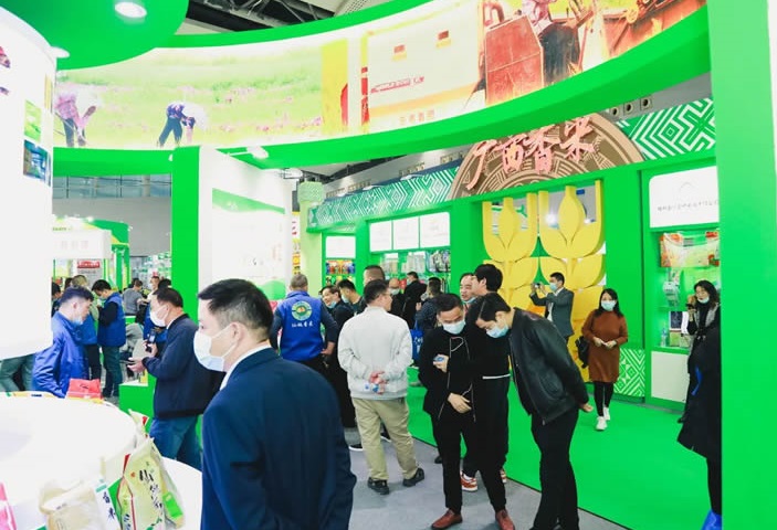 2027年广州国际优质大米及品牌杂粮展览会IRE展馆现场,专业观众参观实况