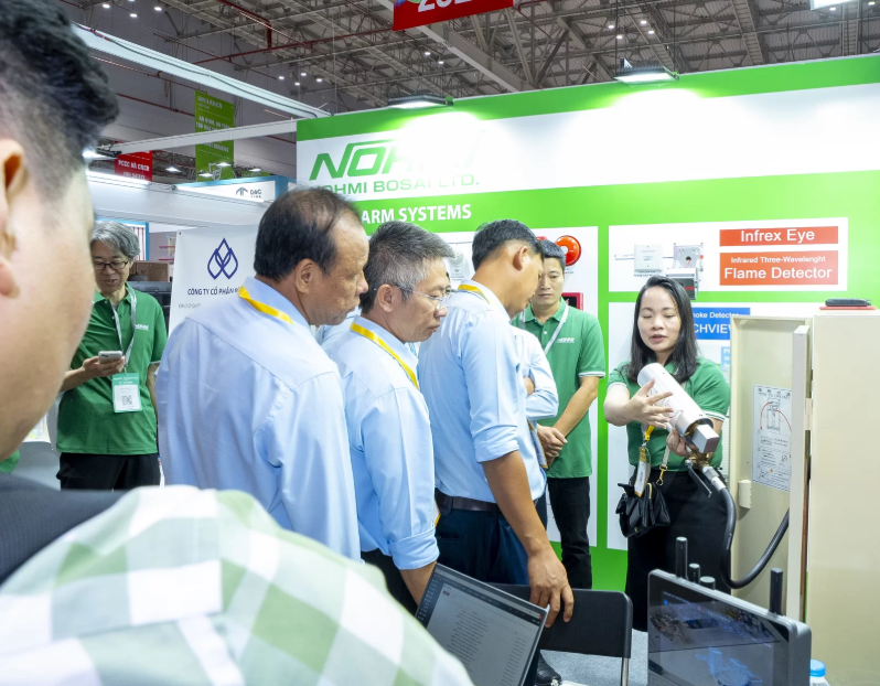 2027年越南安防及消防展览会Secutech Vietnam展馆现场,专业观众参观实况