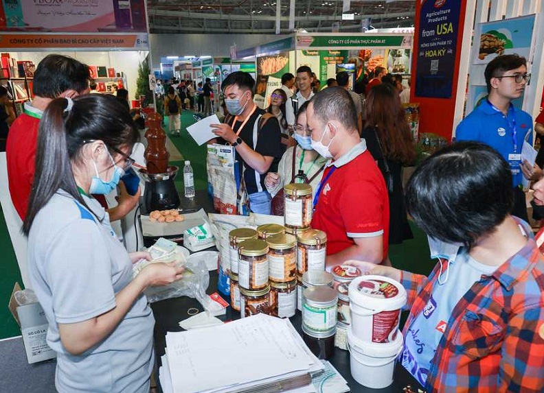 2027年越南胡志明食品及食品加工包装展览会Vietfood&ProPack参展商与海外采购商展台洽谈现场