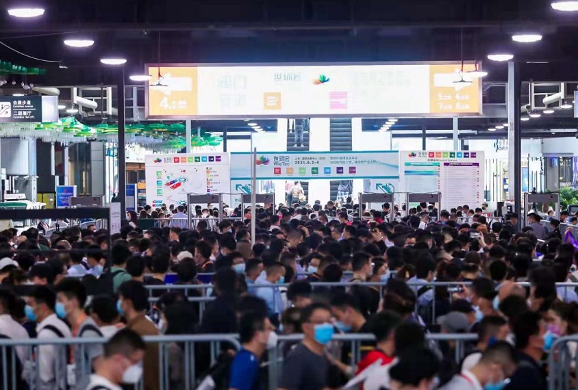 2027年上海世环会WieTec参展商与海外采购商展台洽谈现场