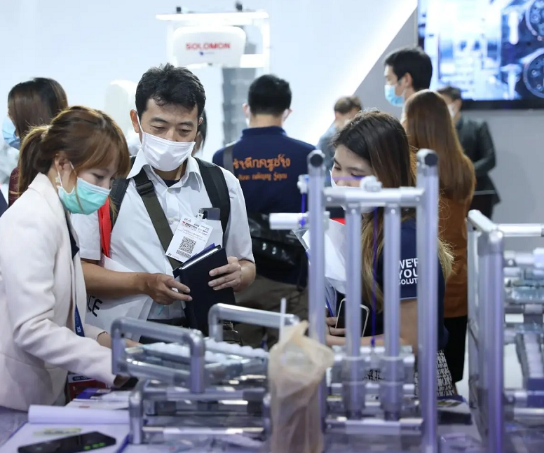 2027年泰国东南亚智能制造展IMEIntelligent Manufacturing Expo Southeast Asia展馆现场，专业观众参观实况
