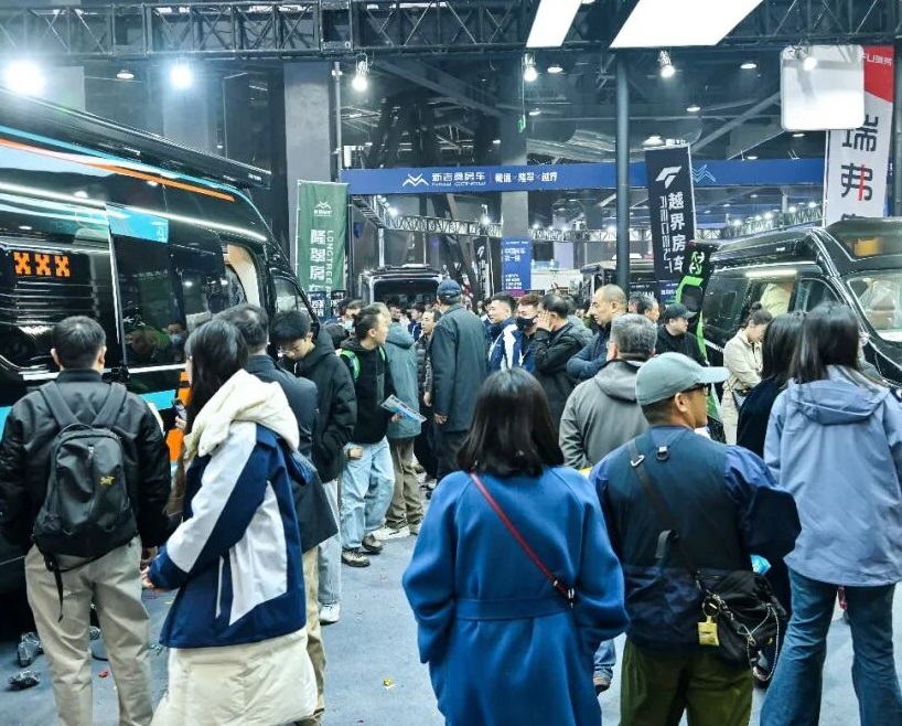 2026年北京国际房车露营展RVCC参展商与海外采购商展台洽谈现场