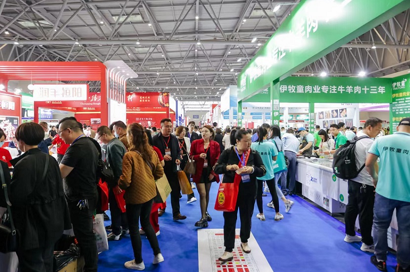 2027年重庆国际火锅食材用品展览会HFE参展商与海外采购商展台洽谈现场