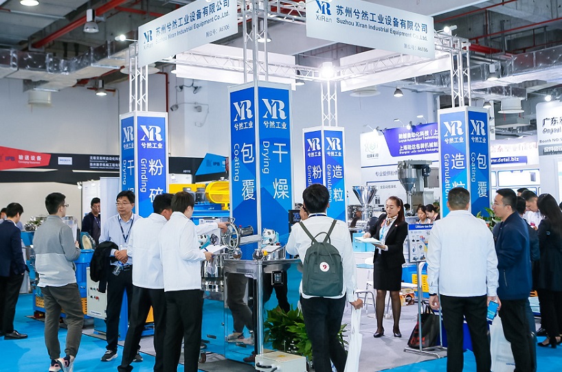 2027年上海国际粉体加工与处理展览会POWDEX CHINA参展商与海外采购商展台洽谈现场