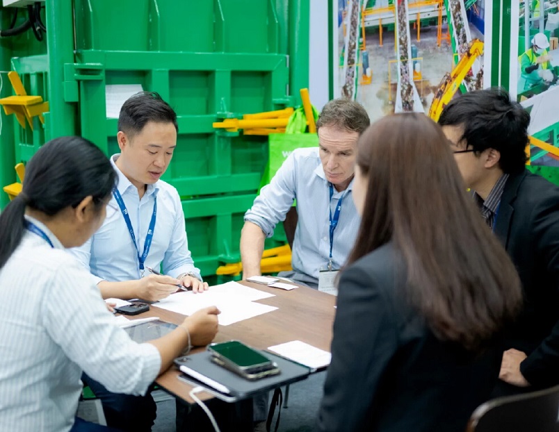 2027年泰国曼谷塑料橡胶展Plastics & Rubber Thailand参展商与海外采购商展台洽谈现场
