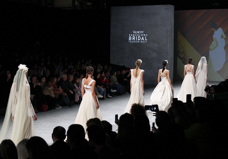 2027年法国巴黎婚纱礼服展览会Paris Bridal Fair行业机械设备展品展台实拍