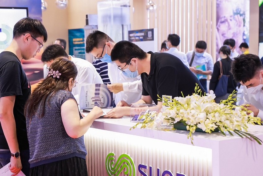 2027年上海世环会空气环境展AIRVENTEC CHINA参展商与海外采购商展台洽谈现场