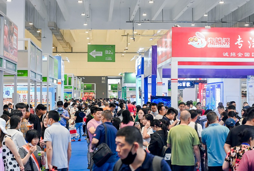 2027年青岛国际食品加工和包装机械展Food&IT China展馆现场，专业观众参观实况