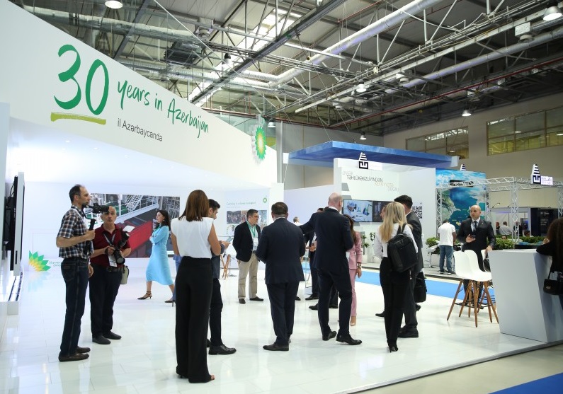 2027年阿塞拜疆巴库电力能源展览会Caspian Power参展商与海外采购商展台洽谈现场